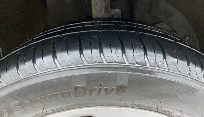 2017 Maruti Baleno ZETA DIESEL 1.3, Diesel, Manual, 92,035 km, Right Front Tyre Tread