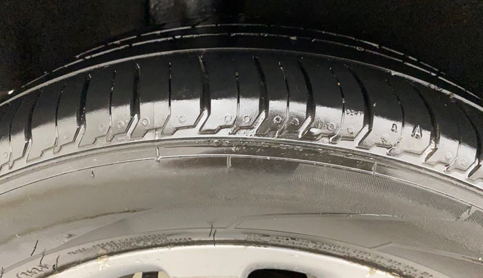2017 Maruti Baleno ZETA DIESEL 1.3, Diesel, Manual, 92,035 km, Right Rear Tyre Tread