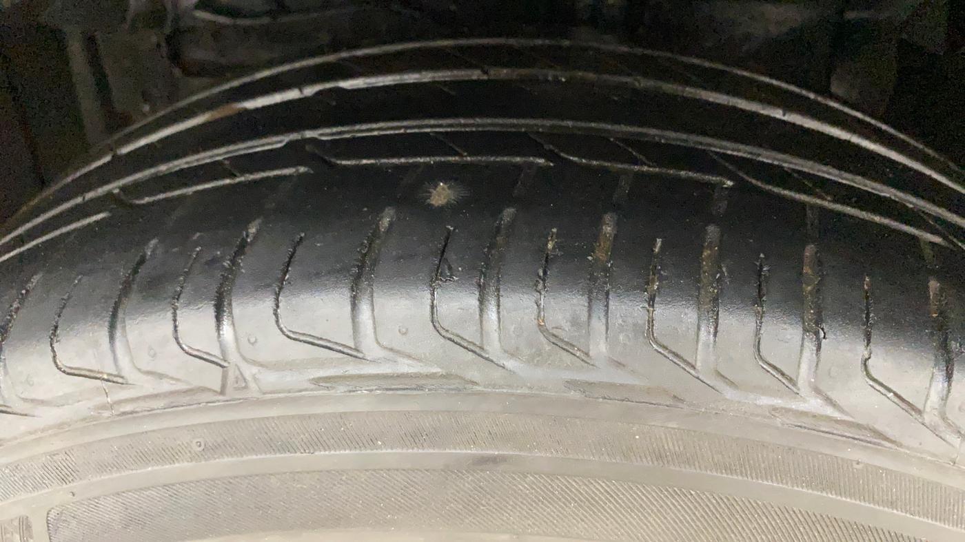 2017 Maruti Vitara Brezza ZDI, Diesel, Manual, 1,14,209 km, Left Front Tyre Tread