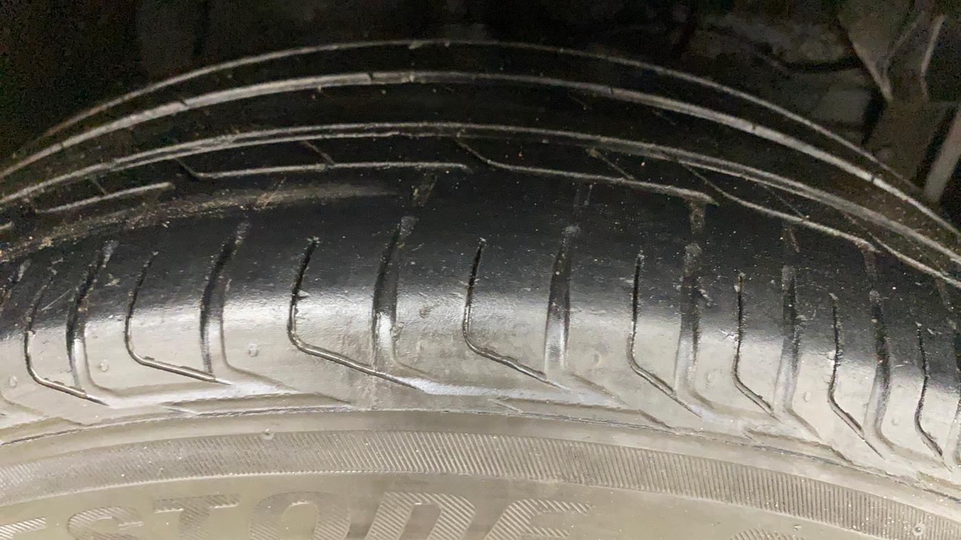 2017 Maruti Vitara Brezza ZDI, Diesel, Manual, 1,14,209 km, Right Front Tyre Tread