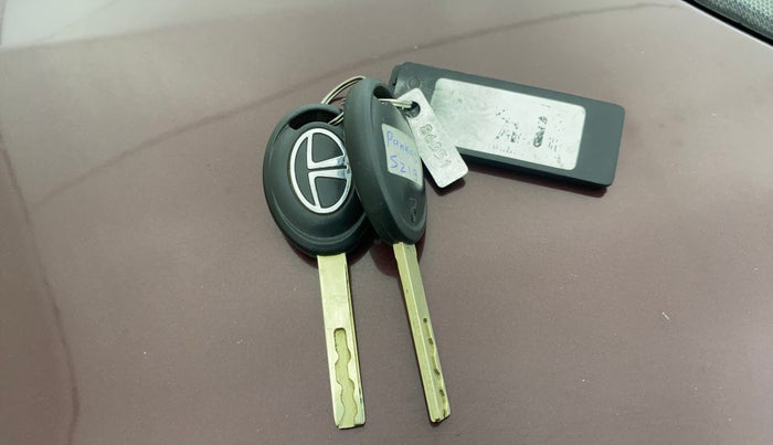 2021 Tata TIGOR XM PETROL, Petrol, Manual, 50,415 km, Key Close Up