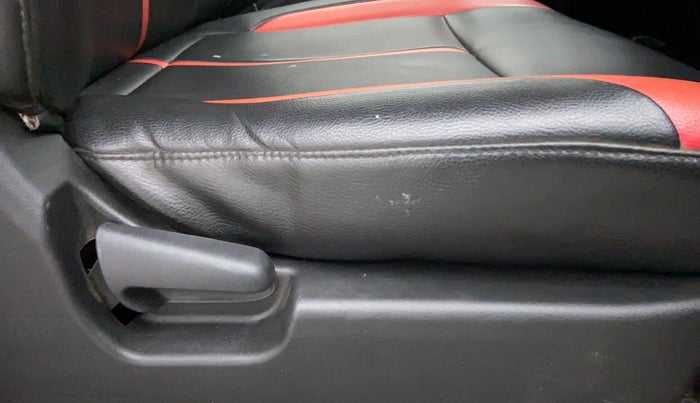 2017 Maruti Wagon R 1.0 LXI CNG, CNG, Manual, 64,948 km, Driver Side Adjustment Panel