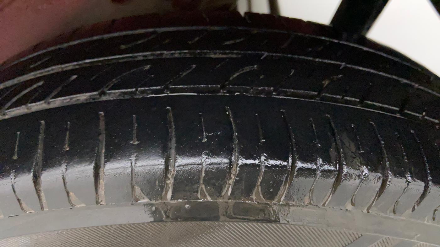 2017 Maruti Wagon R 1.0 LXI CNG, CNG, Manual, 64,948 km, Left Front Tyre Tread