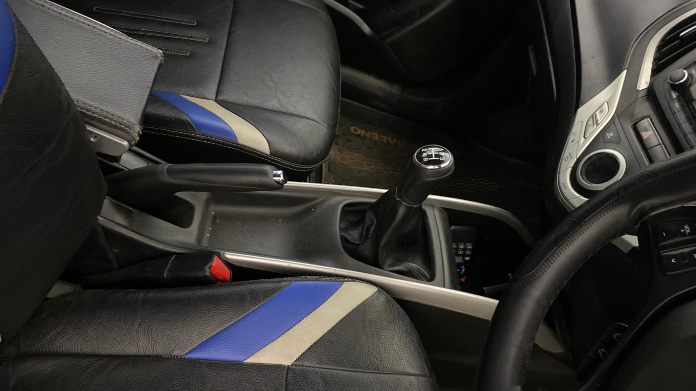 2018 Maruti Baleno DELTA DIESEL 1.3, Diesel, Manual, 1,02,706 km, Gear Lever