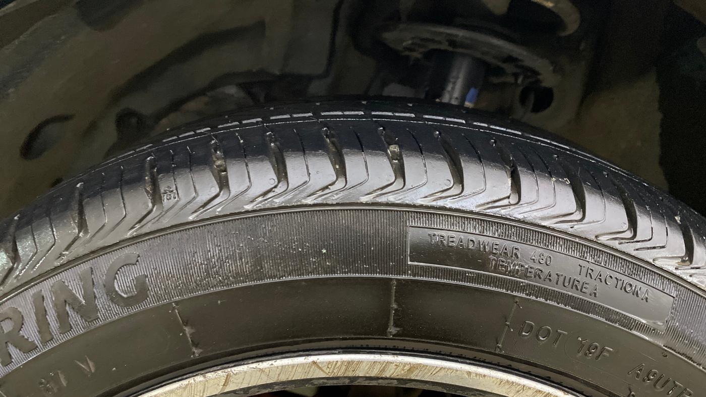 2018 Maruti Baleno DELTA DIESEL 1.3, Diesel, Manual, 1,02,706 km, Left Front Tyre Tread