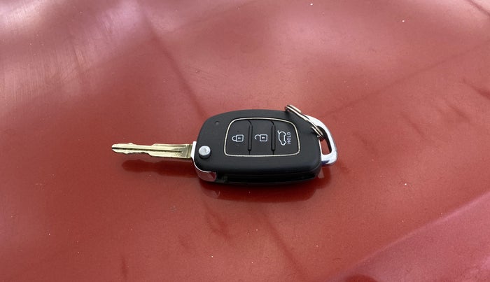 2019 Hyundai VENUE S 1.0 TURBO DCT, Petrol, Automatic, 69,334 km, Key Close Up