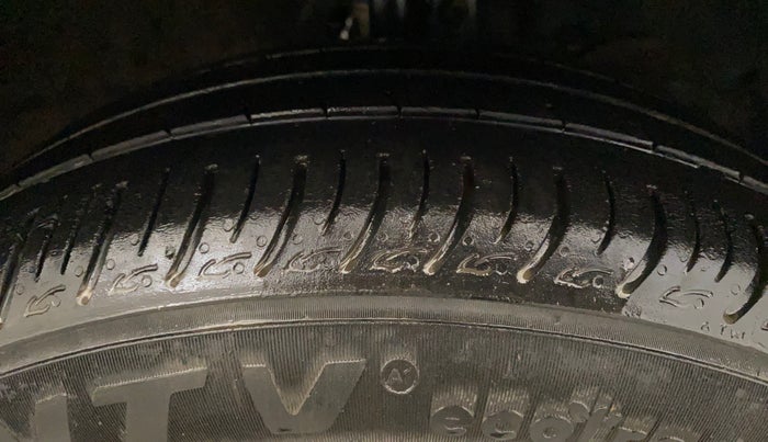 2021 Maruti Swift ZXI PLUS, Petrol, Manual, 1,22,620 km, Right Front Tyre Tread