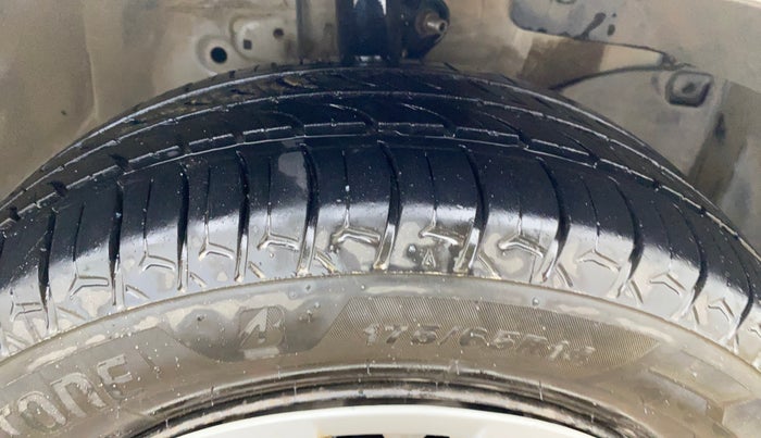 2012 Honda Brio V MT, Petrol, Manual, 95,376 km, Right Front Tyre Tread