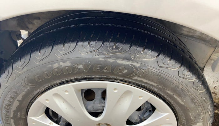 2012 Honda Brio V MT, Petrol, Manual, 95,376 km, Right Rear Tyre Tread