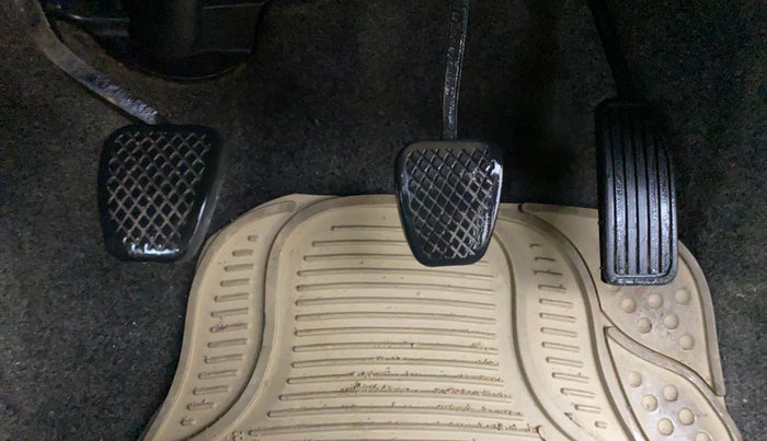 2012 Honda Brio V MT, Petrol, Manual, 95,376 km, Pedals