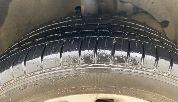 2016 Maruti Baleno ALPHA DIESEL 1.3, Diesel, Manual, 1,09,112 km, Right Front Tyre Tread