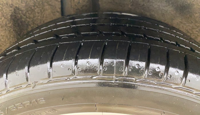 2016 Maruti Baleno ALPHA DIESEL 1.3, Diesel, Manual, 1,09,112 km, Right Rear Tyre Tread