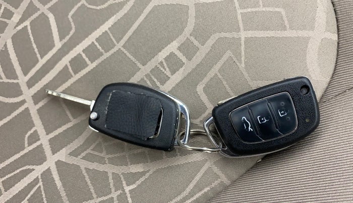 2016 Hyundai Xcent SX 1.2, Petrol, Manual, 37,368 km, Key Close Up