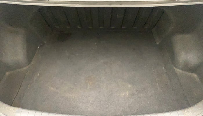 2016 Hyundai Xcent SX 1.2, Petrol, Manual, 37,368 km, Boot Inside