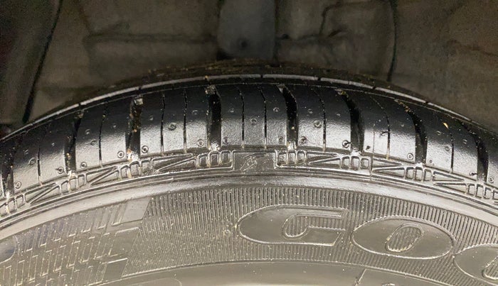 2016 Hyundai Xcent SX 1.2, Petrol, Manual, 37,368 km, Right Rear Tyre Tread