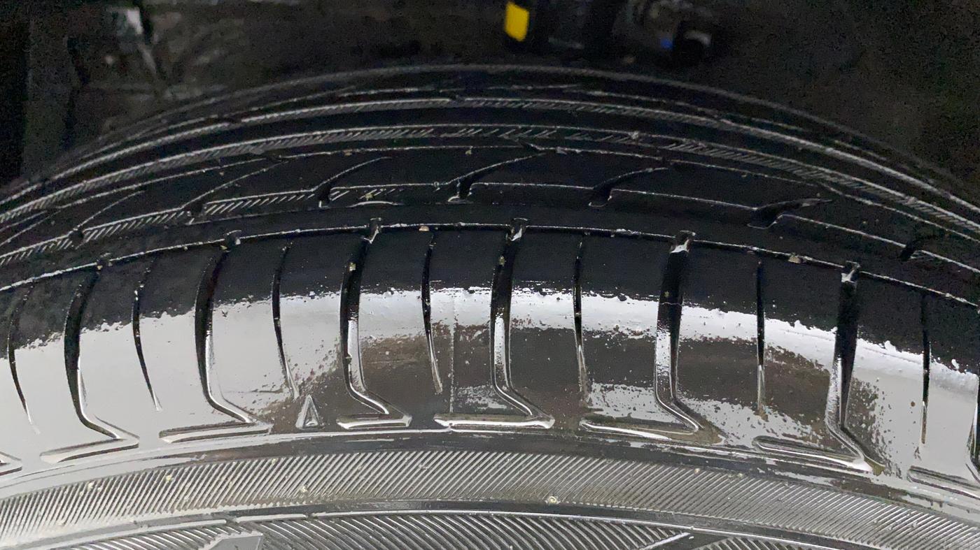 2013 Maruti Swift Dzire VXI, Petrol, Manual, 71,543 km, Left Front Tyre Tread