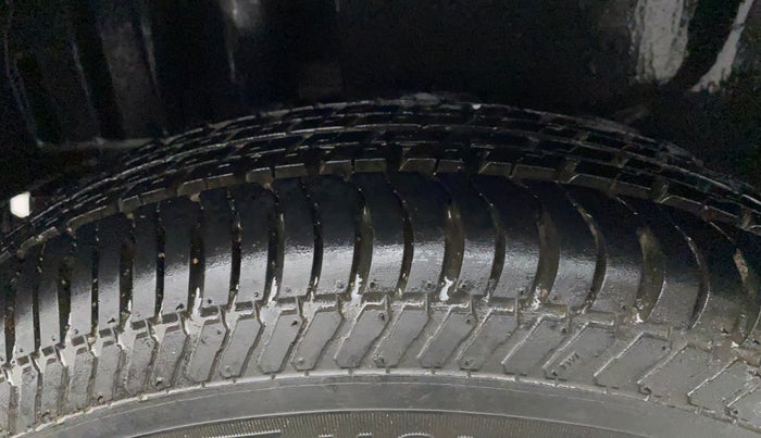 2013 Maruti Swift Dzire VXI, Petrol, Manual, 71,543 km, Right Rear Tyre Tread