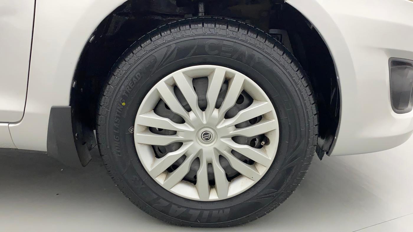 2013 Maruti Swift Dzire VXI, Petrol, Manual, 71,543 km, Right Front Wheel