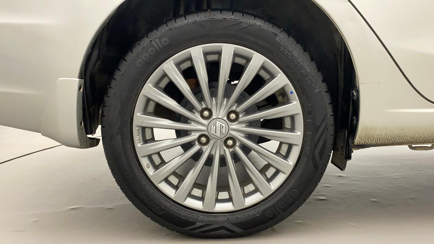 2016 Maruti Ciaz ZXI+, Petrol, Manual, 87,302 km, Right Rear Wheel