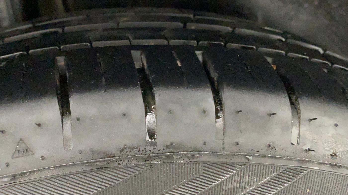 2016 Maruti Ciaz ZXI+, Petrol, Manual, 87,302 km, Right Rear Tyre Tread