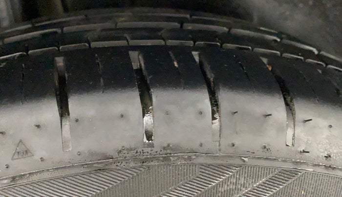 2016 Maruti Ciaz ZXI+, Petrol, Manual, 87,302 km, Right Rear Tyre Tread