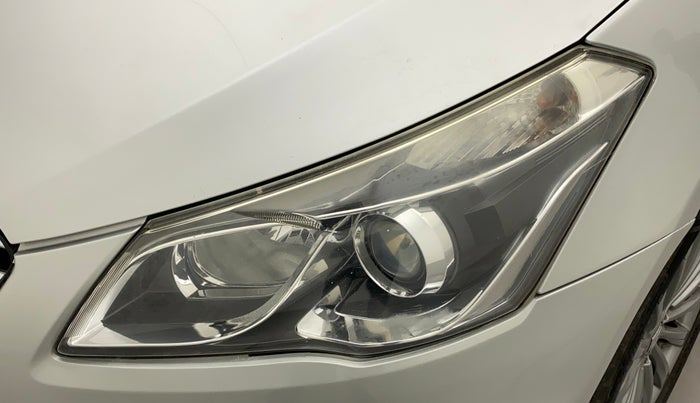 2016 Maruti Ciaz ZXI+, Petrol, Manual, 87,302 km, Left headlight - Minor scratches
