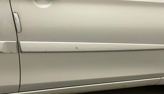 2016 Maruti Ciaz ZXI+, Petrol, Manual, 87,302 km, Driver-side door - Minor scratches