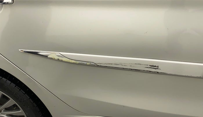 2016 Maruti Ciaz ZXI+, Petrol, Manual, 87,302 km, Right rear door - Minor scratches