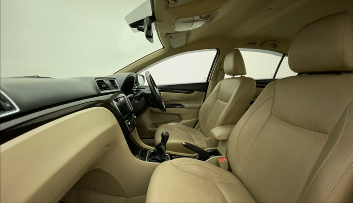 2016 Maruti Ciaz ZXI+, Petrol, Manual, 87,302 km, Right Side Front Door Cabin