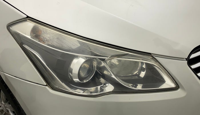 2016 Maruti Ciaz ZXI+, Petrol, Manual, 87,302 km, Right headlight - Minor scratches