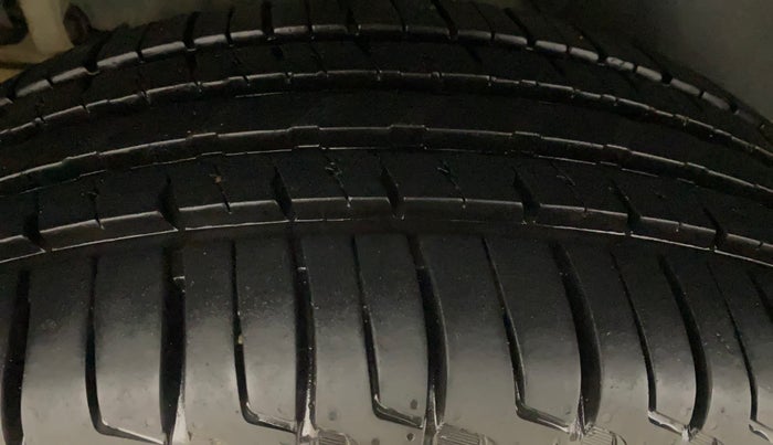 2017 Mahindra XUV500 W6 AT, Diesel, Automatic, 57,612 km, Right Rear Tyre Tread