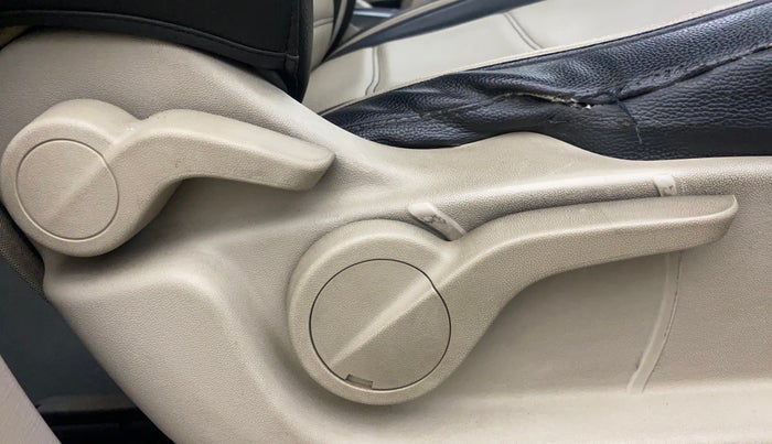 2017 Mahindra XUV500 W6 AT, Diesel, Automatic, 57,612 km, Driver Side Adjustment Panel