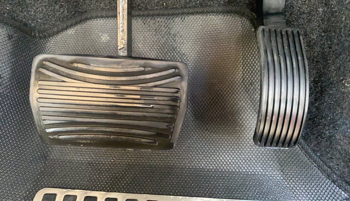 2017 Mahindra XUV500 W6 AT, Diesel, Automatic, 57,612 km, Pedals