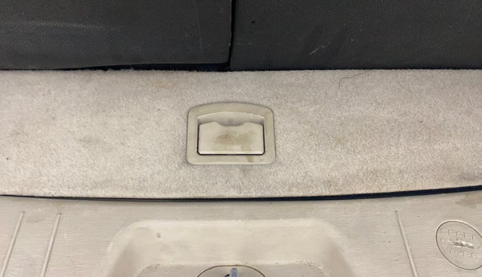 2017 Mahindra XUV500 W6 AT, Diesel, Automatic, 57,612 km, Boot Inside