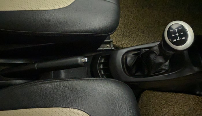 2013 Maruti Wagon R 1.0 VXI, Petrol, Manual, 84,252 km, Gear Lever