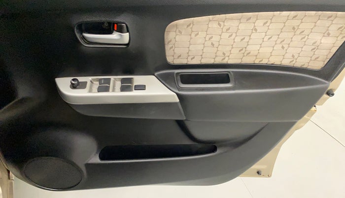 2013 Maruti Wagon R 1.0 VXI, Petrol, Manual, 84,252 km, Driver Side Door Panels Control