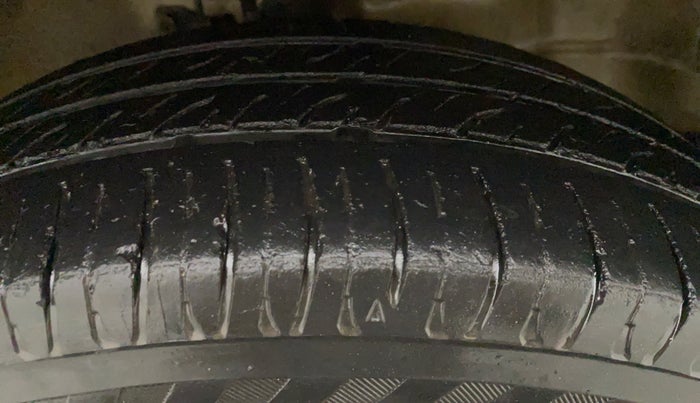 2013 Maruti Wagon R 1.0 VXI, Petrol, Manual, 84,252 km, Right Front Tyre Tread