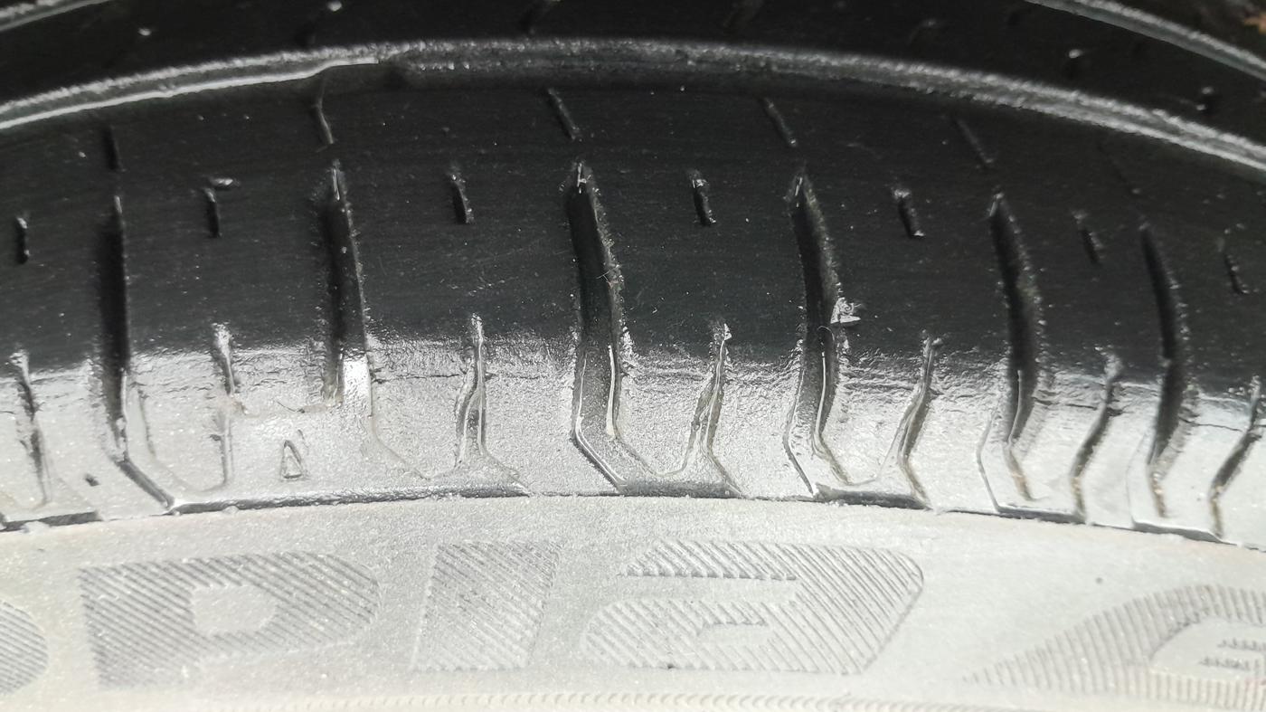 2021 Tata ALTROZ XE PETROL, Petrol, Manual, 50,836 km, Left Front Tyre Tread