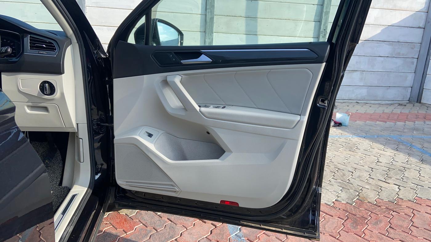 2023 Volkswagen TIGUAN ELEGANCE 2.0 TSI DSG, Petrol, Automatic, 71,119 km, Driver Side Door Panels Control
