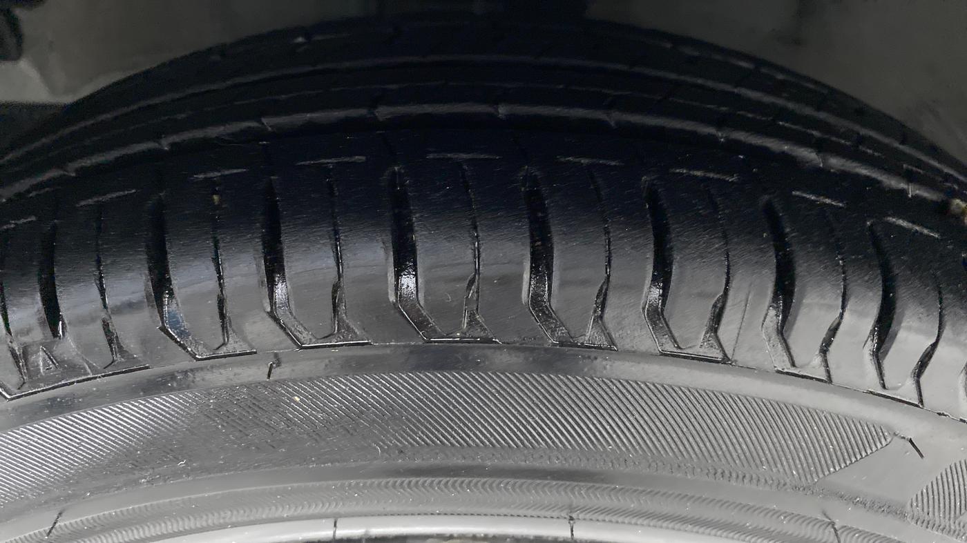 2013 Hyundai i10 SPORTZ 1.2 AT KAPPA2, Petrol, Automatic, 29,021 km, Left Front Tyre Tread