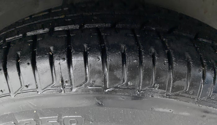 2013 Hyundai i10 SPORTZ 1.2 AT KAPPA2, Petrol, Automatic, 29,021 km, Right Front Tyre Tread