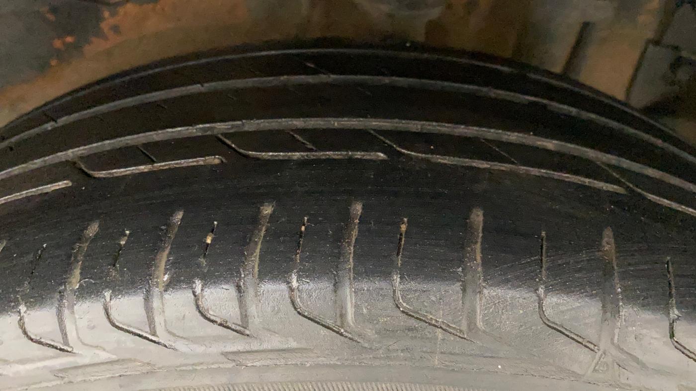 2018 Tata NEXON XZA PLUS DIESEL DUAL TONE, Diesel, Automatic, 1,10,522 km, Left Rear Tyre Tread
