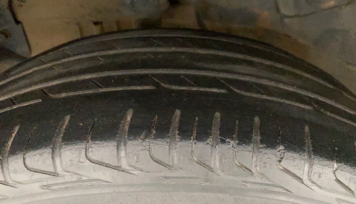 2018 Tata NEXON XZA PLUS DIESEL DUAL TONE, Diesel, Automatic, 1,10,522 km, Right Rear Tyre Tread