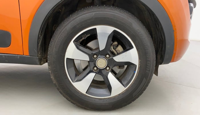 2018 Tata NEXON XZA PLUS DIESEL DUAL TONE, Diesel, Automatic, 1,10,522 km, Right Front Wheel