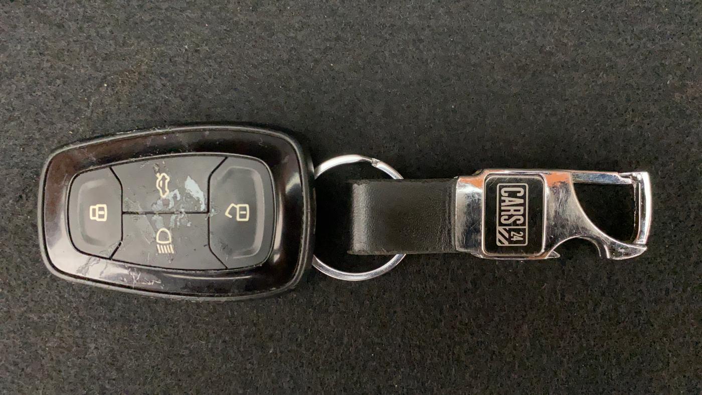 2018 Tata NEXON XZA PLUS DIESEL DUAL TONE, Diesel, Automatic, 1,10,522 km, Key Close Up