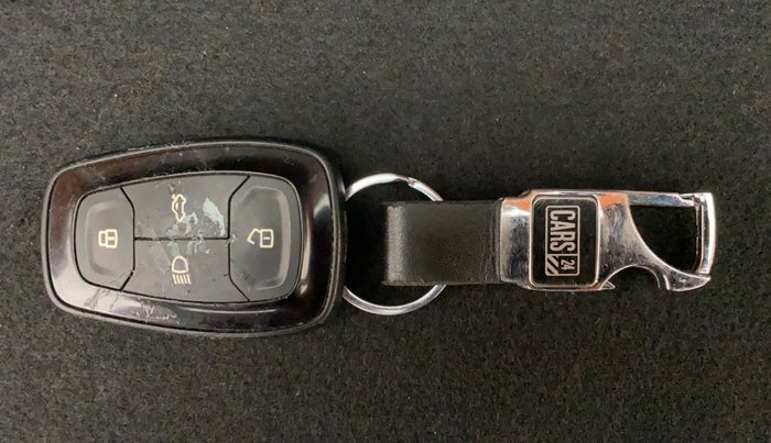 2018 Tata NEXON XZA PLUS DIESEL DUAL TONE, Diesel, Automatic, 1,10,522 km, Key Close Up