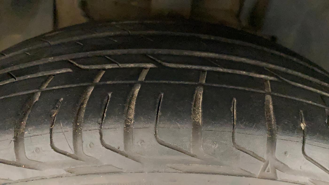 2018 Tata NEXON XZA PLUS DIESEL DUAL TONE, Diesel, Automatic, 1,10,522 km, Right Front Tyre Tread