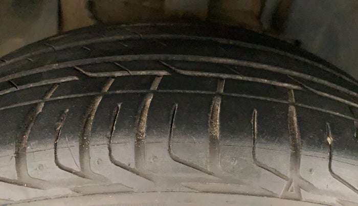 2018 Tata NEXON XZA PLUS DIESEL DUAL TONE, Diesel, Automatic, 1,10,522 km, Right Front Tyre Tread