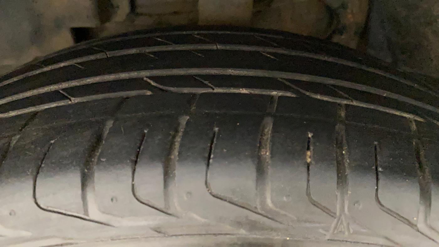 2018 Tata NEXON XZA PLUS DIESEL DUAL TONE, Diesel, Automatic, 1,10,522 km, Left Front Tyre Tread