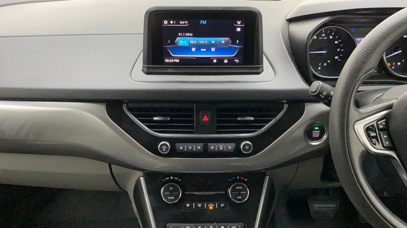 2018 Tata NEXON XZA PLUS DIESEL DUAL TONE, Diesel, Automatic, 1,10,522 km, Air Conditioner